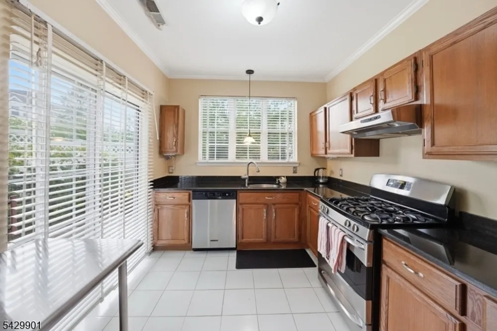 7 Witherspoon Ct, Morristown, NJ 07960