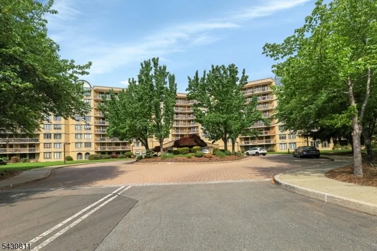 10 Smith Manor Blvd, West Orange, NJ 07052