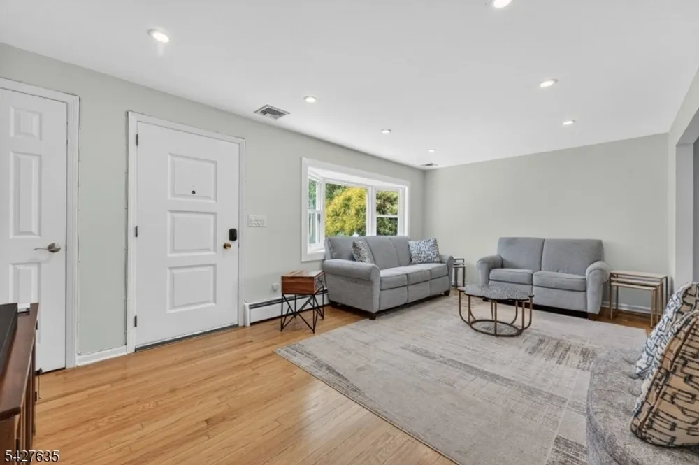 271 E Mount Pleasant Ave, Livingston, NJ 07039