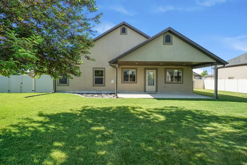 2766 W 2125 N, Plain City, UT 84404