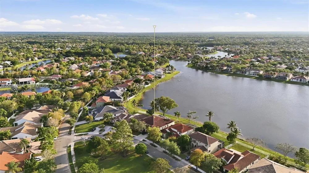 727 Lake Blvd, Weston, FL 33326