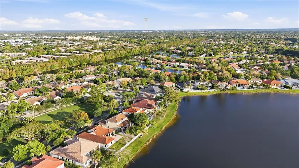 727 Lake Blvd, Weston, FL 33326