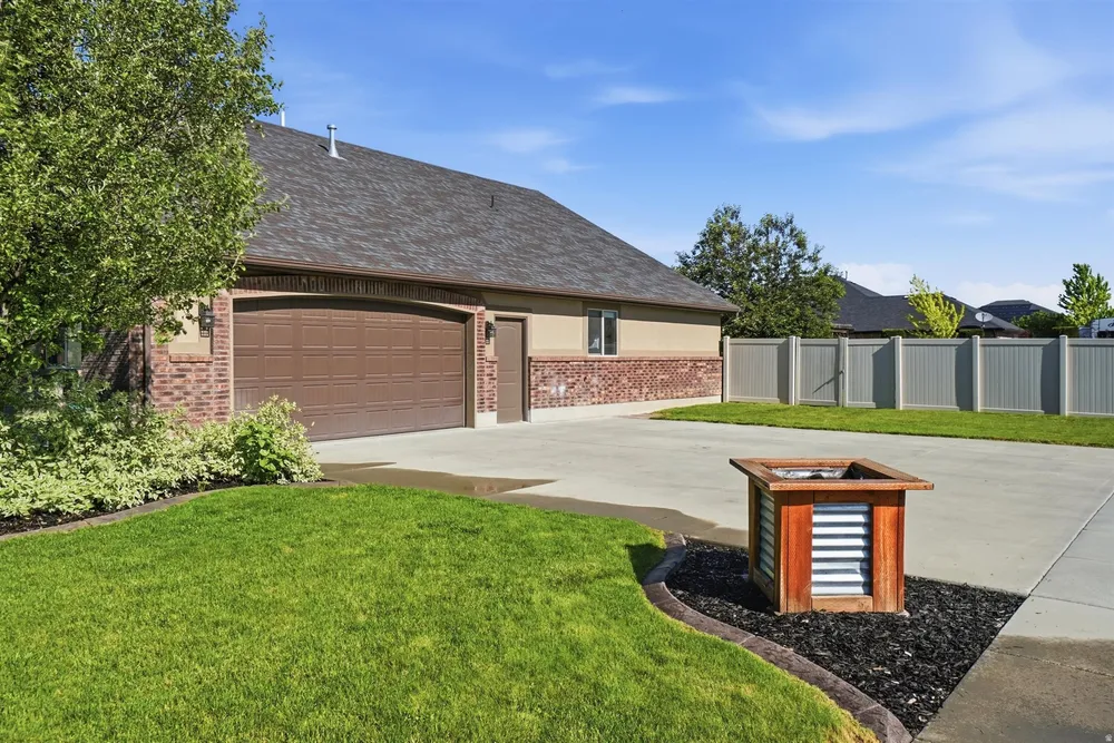 2766 W 2125 N, Plain City, UT 84404