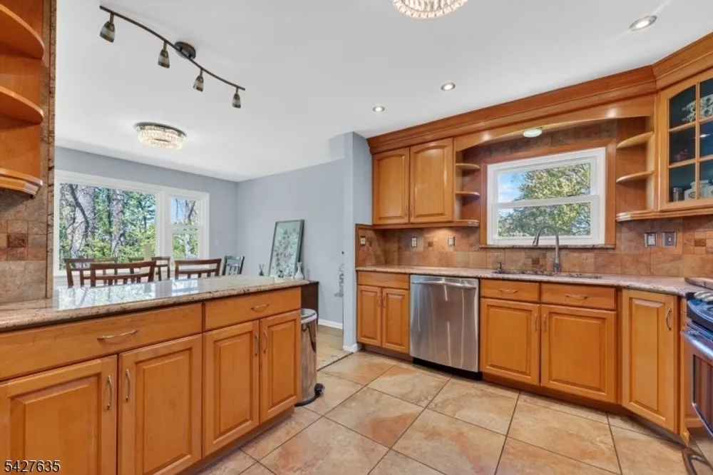 271 E Mount Pleasant Ave, Livingston, NJ 07039