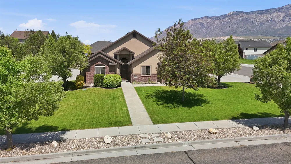 2766 W 2125 N, Plain City, UT 84404