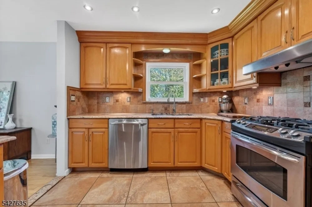 271 E Mount Pleasant Ave, Livingston, NJ 07039