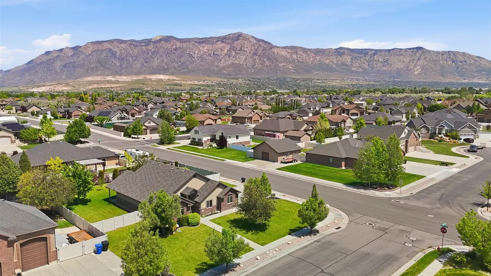 2766 W 2125 N, Plain City, UT 84404