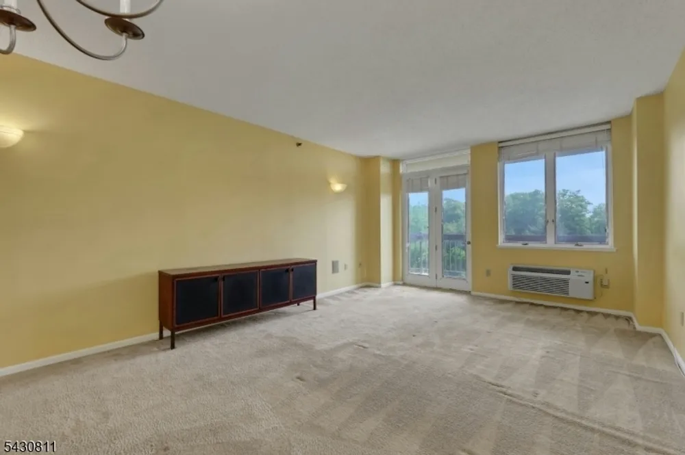 10 Smith Manor Blvd, West Orange, NJ 07052