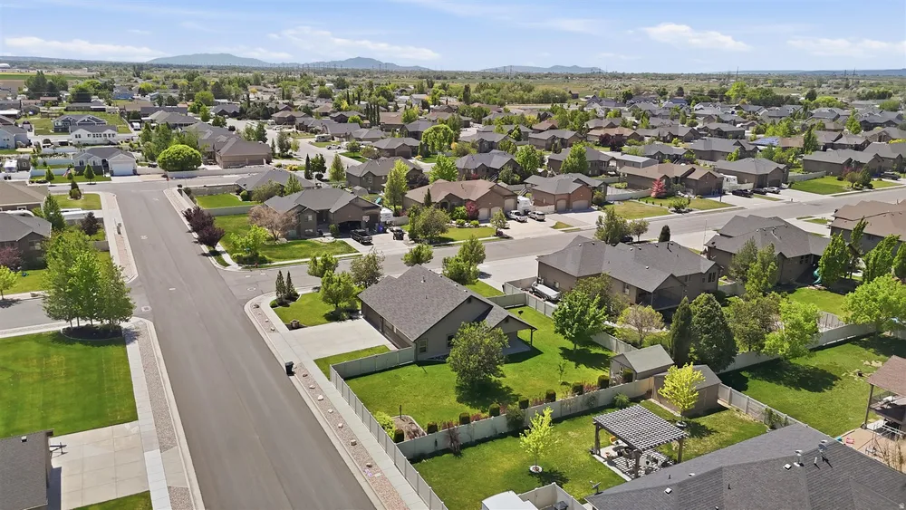 2766 W 2125 N, Plain City, UT 84404