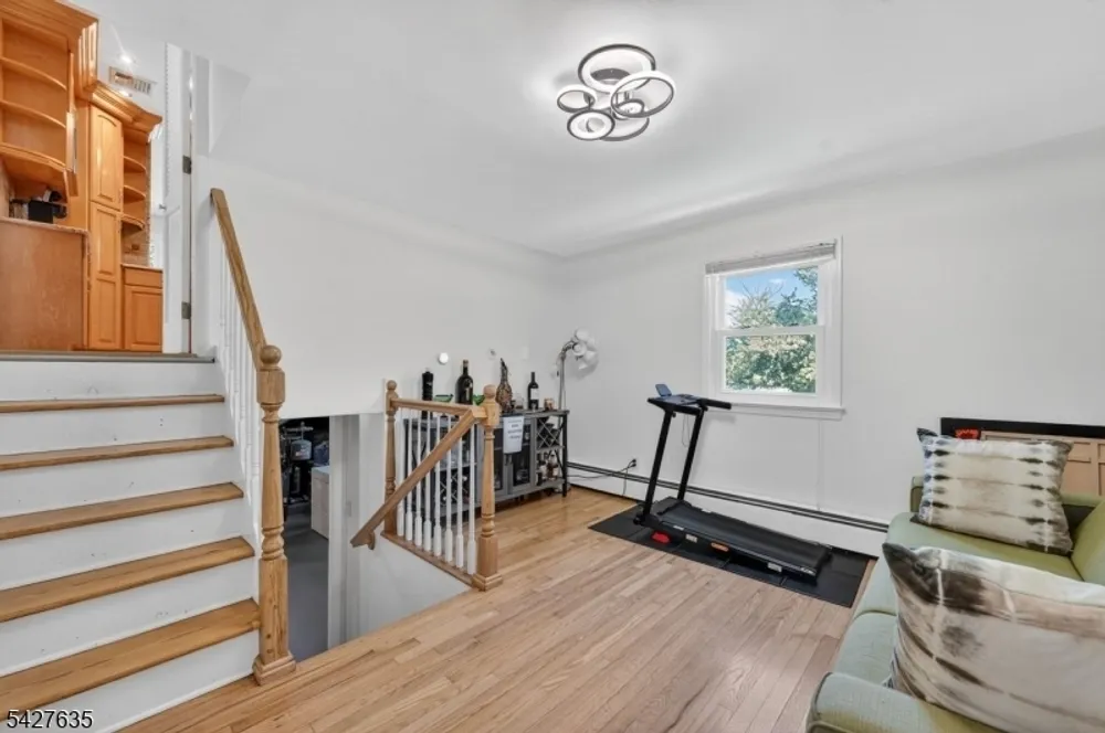 271 E Mount Pleasant Ave, Livingston, NJ 07039