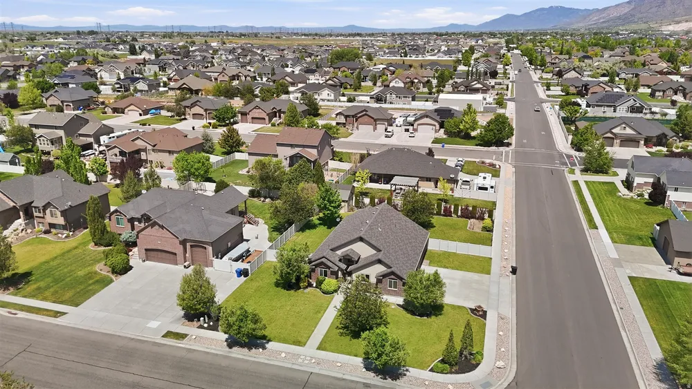 2766 W 2125 N, Plain City, UT 84404