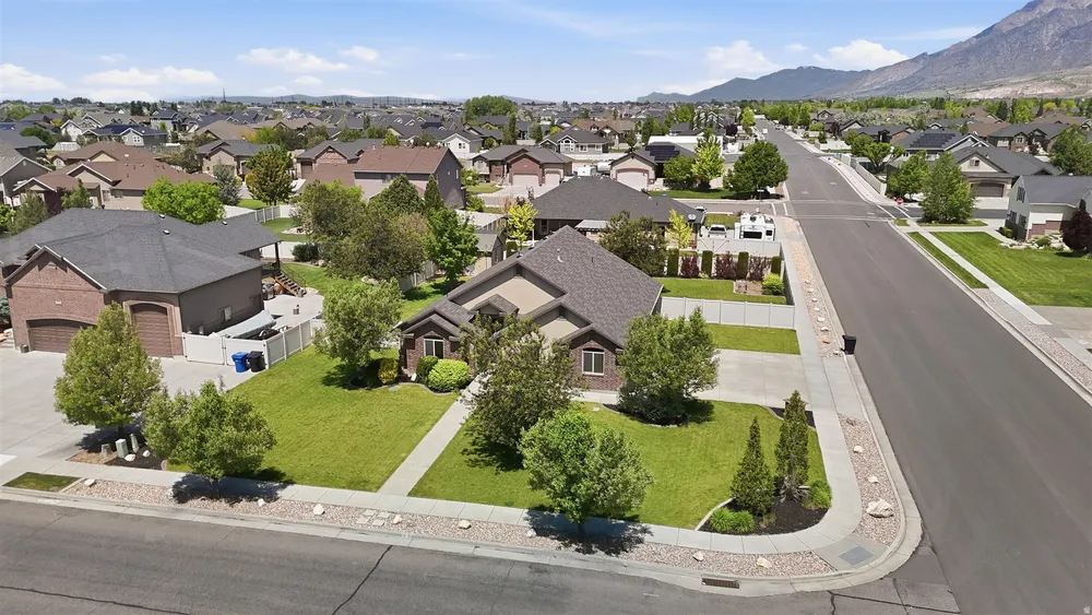 2766 W 2125 N, Plain City, UT 84404