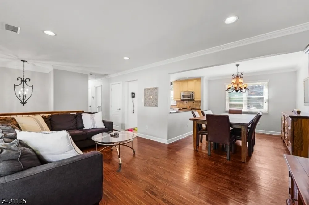 31 Fox Hill Rd, Fairfield, NJ 07004