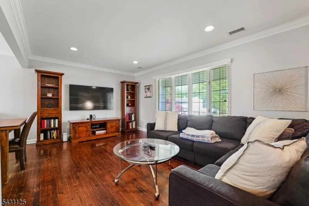 31 Fox Hill Rd, Fairfield, NJ 07004