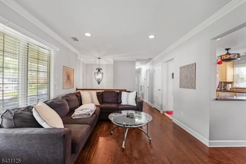 31 Fox Hill Rd, Fairfield, NJ 07004