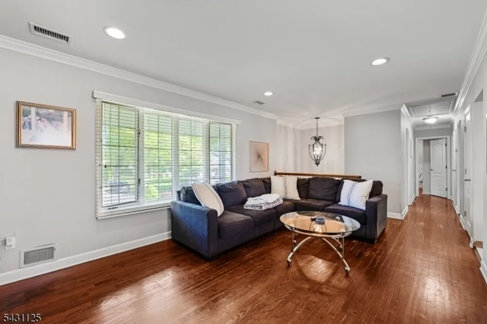 31 Fox Hill Rd, Fairfield, NJ 07004