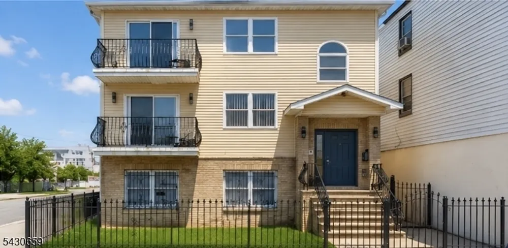 272-274 Orange St, Newark, NJ 07103