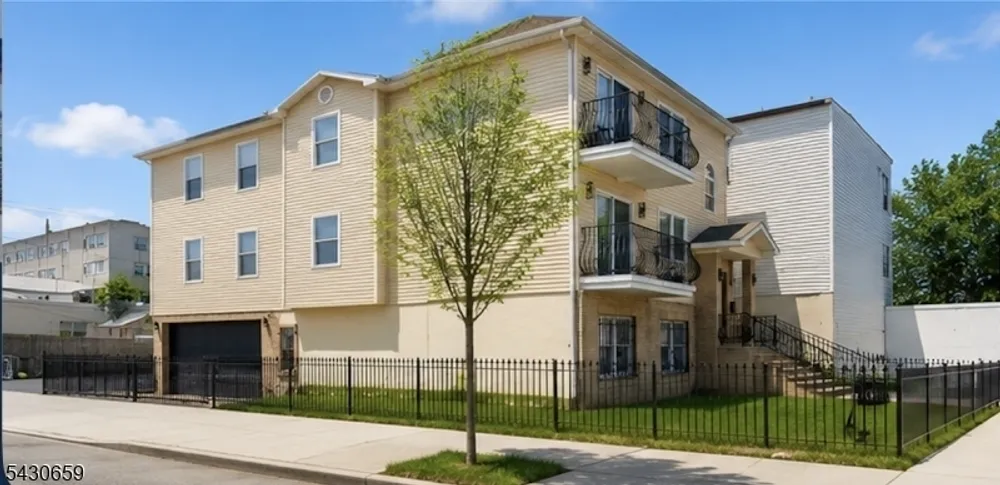272-274 Orange St, Newark, NJ 07103