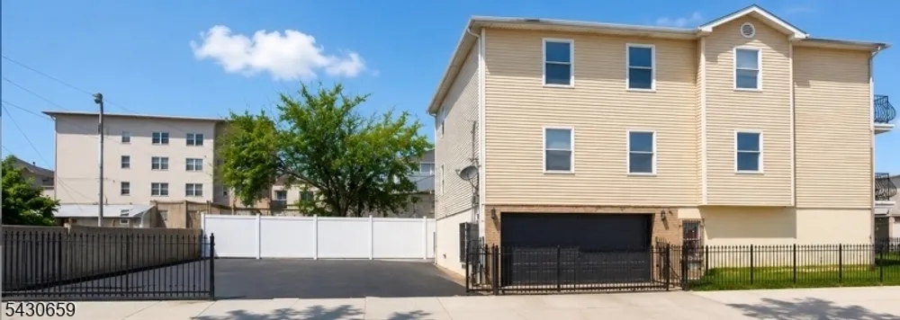 272-274 Orange St, Newark, NJ 07103