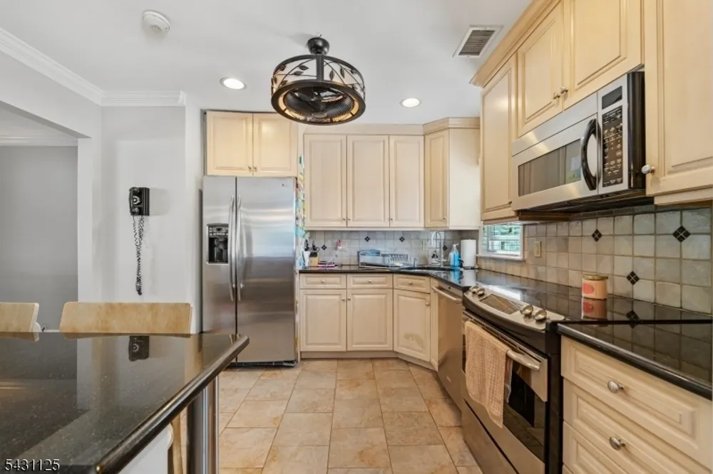 31 Fox Hill Rd, Fairfield, NJ 07004