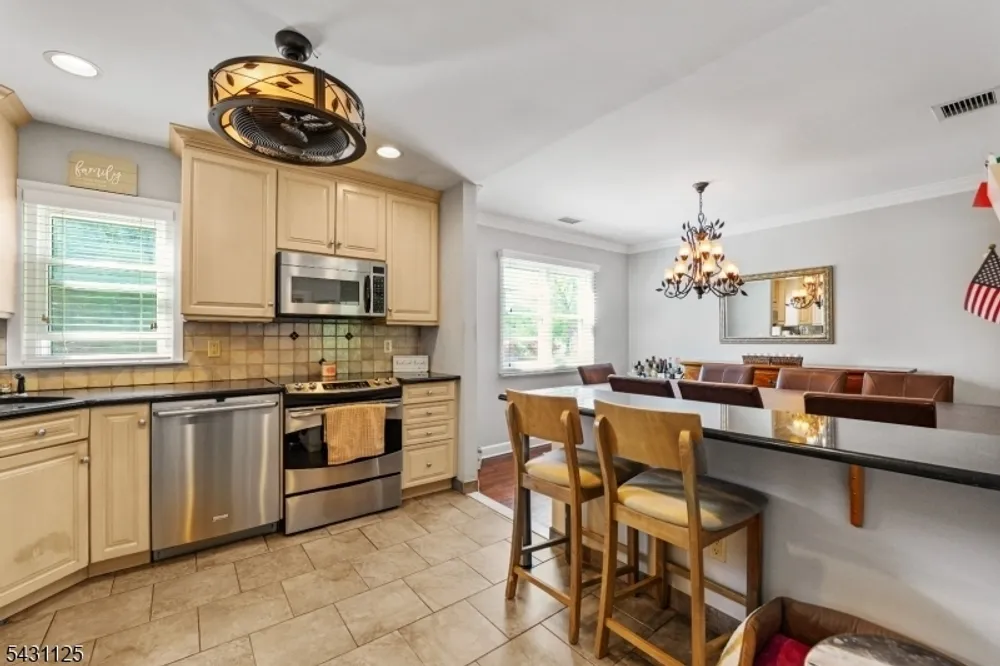 31 Fox Hill Rd, Fairfield, NJ 07004