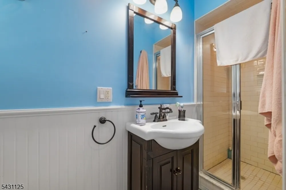 31 Fox Hill Rd, Fairfield, NJ 07004