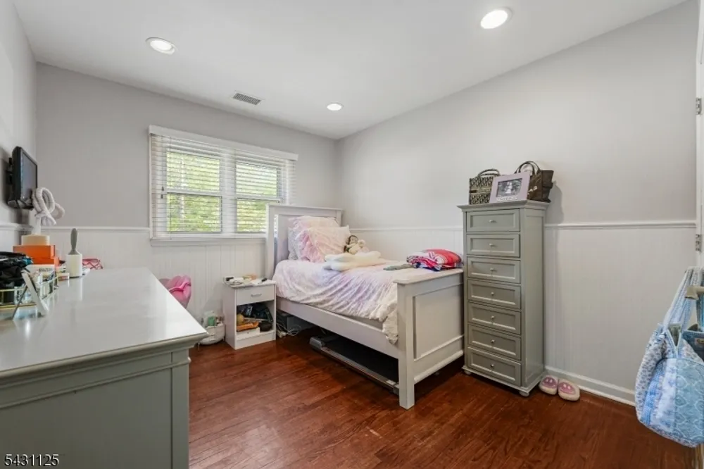 31 Fox Hill Rd, Fairfield, NJ 07004
