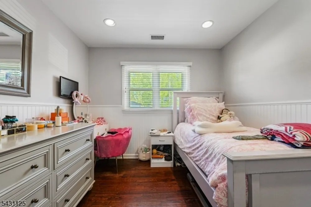 31 Fox Hill Rd, Fairfield, NJ 07004