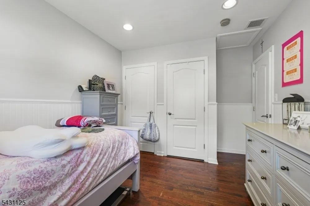 31 Fox Hill Rd, Fairfield, NJ 07004