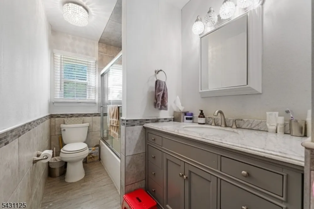 31 Fox Hill Rd, Fairfield, NJ 07004