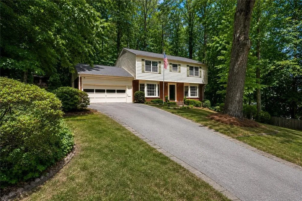92 Brandon Ridge Dr, Sandy Springs, GA 30328