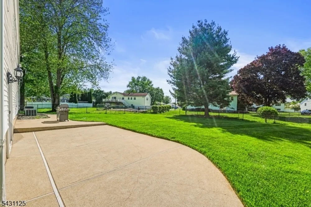 31 Fox Hill Rd, Fairfield, NJ 07004