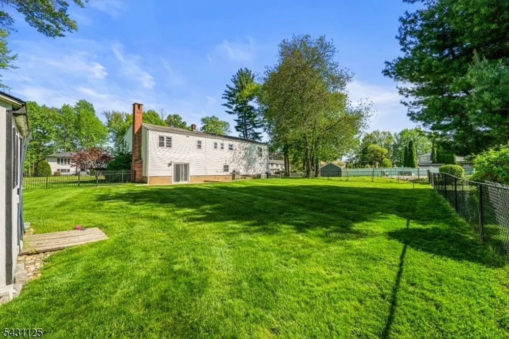 31 Fox Hill Rd, Fairfield, NJ 07004