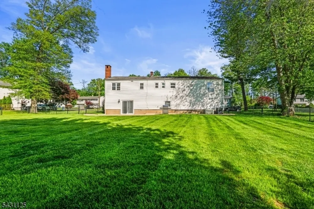 31 Fox Hill Rd, Fairfield, NJ 07004