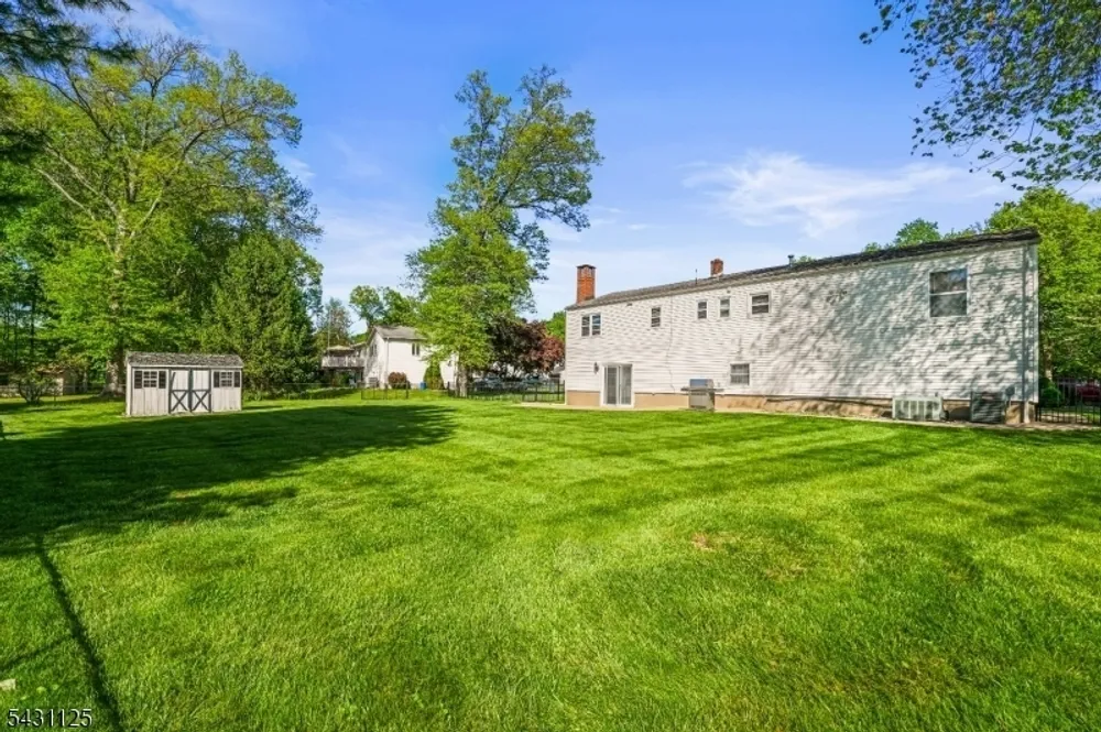 31 Fox Hill Rd, Fairfield, NJ 07004
