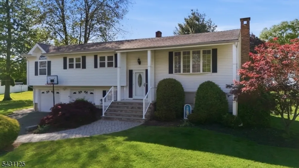 31 Fox Hill Rd, Fairfield, NJ 07004