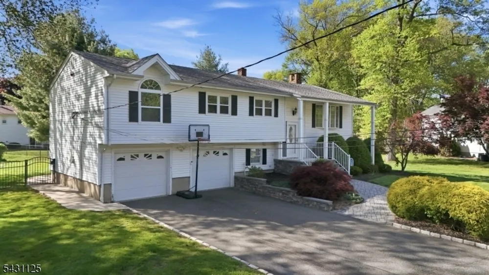 31 Fox Hill Rd, Fairfield, NJ 07004