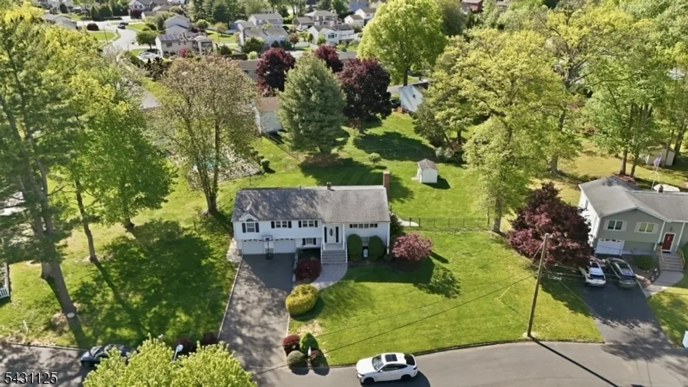 31 Fox Hill Rd, Fairfield, NJ 07004