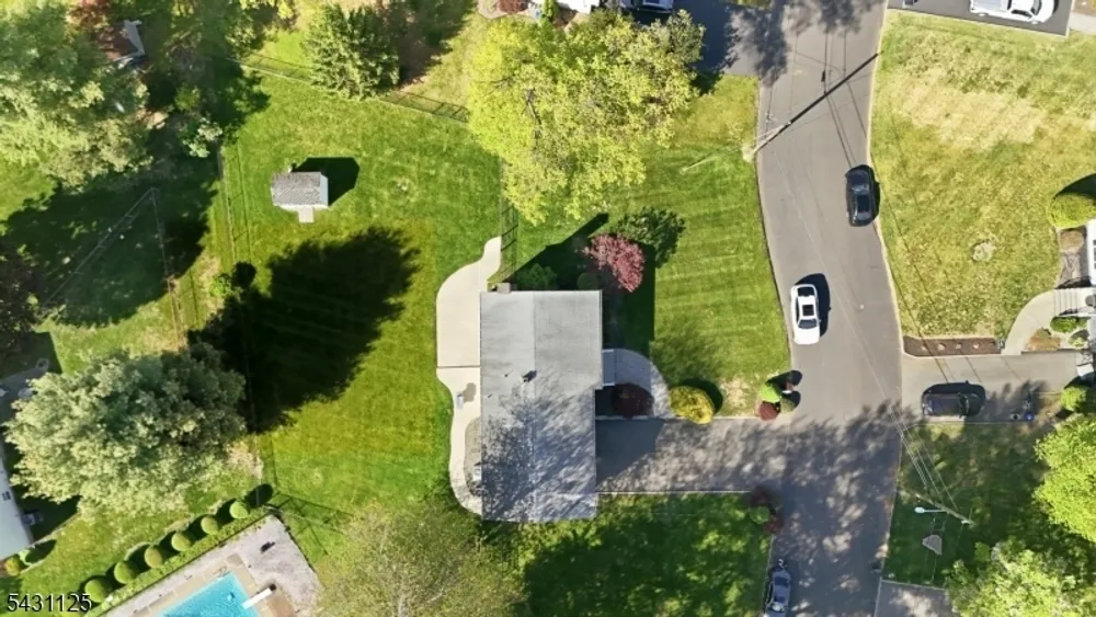 31 Fox Hill Rd, Fairfield, NJ 07004