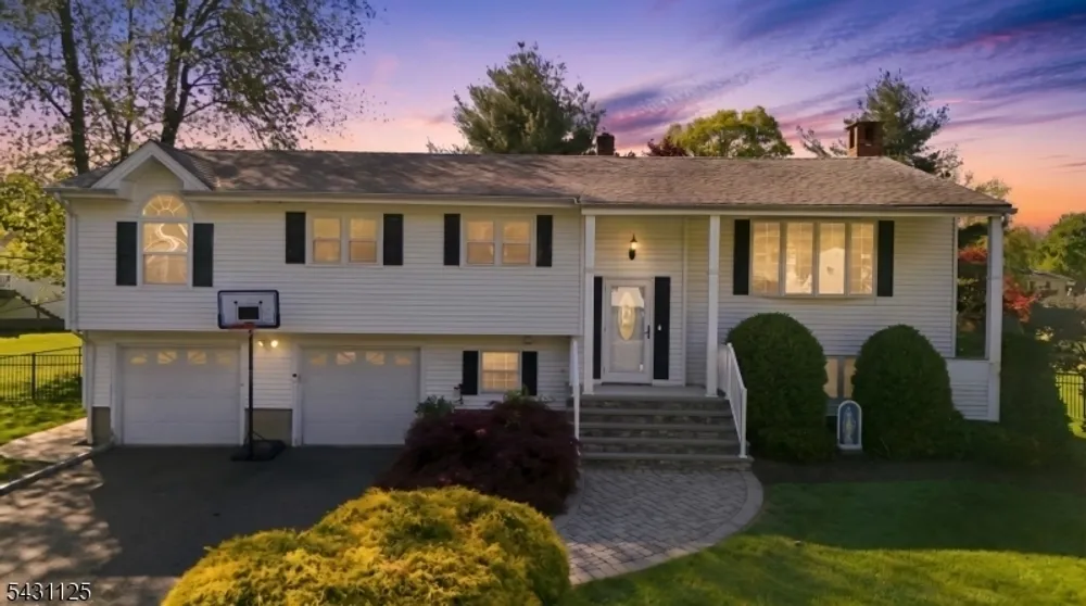 31 Fox Hill Rd, Fairfield, NJ 07004