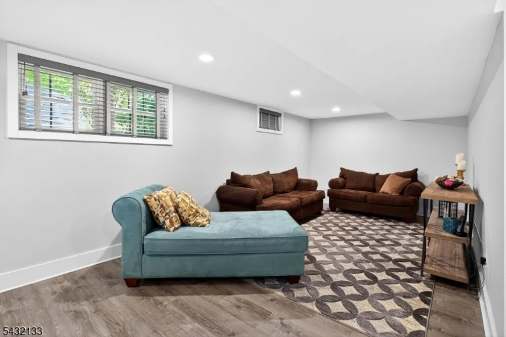 53 Heron Rd, Middletown, NJ 07748