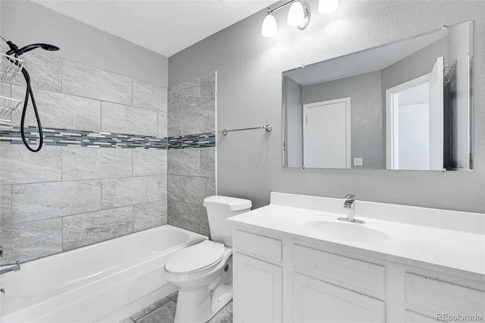 6712 S Holland Way, Littleton, CO 80128