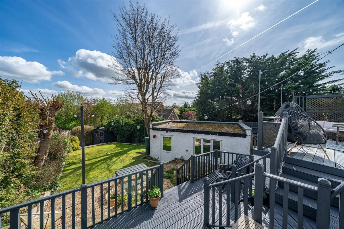 Cemmaes Court Road, Boxmoor, Hemel Hempstead, Hertfordshire, HP1 1ST