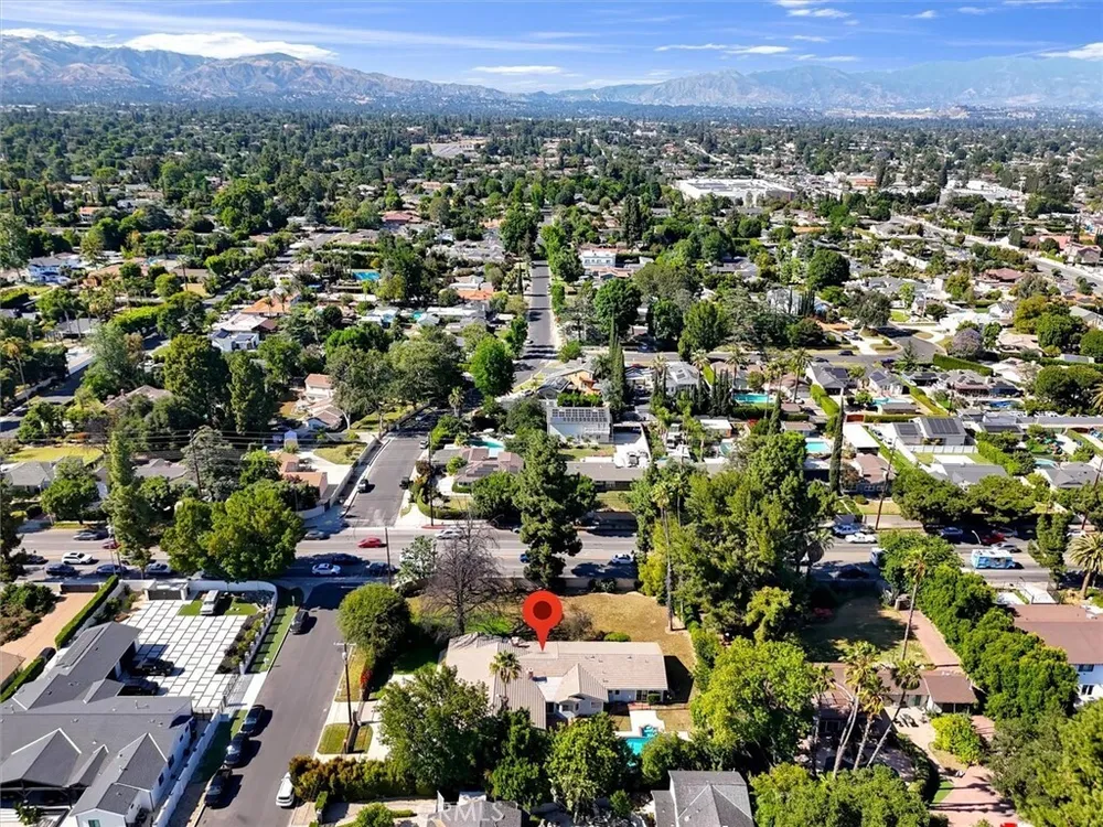 17082 Parthenia St, Sherwood Forest, CA 91325