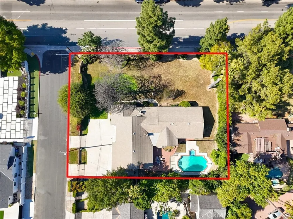 17082 Parthenia St, Sherwood Forest, CA 91325
