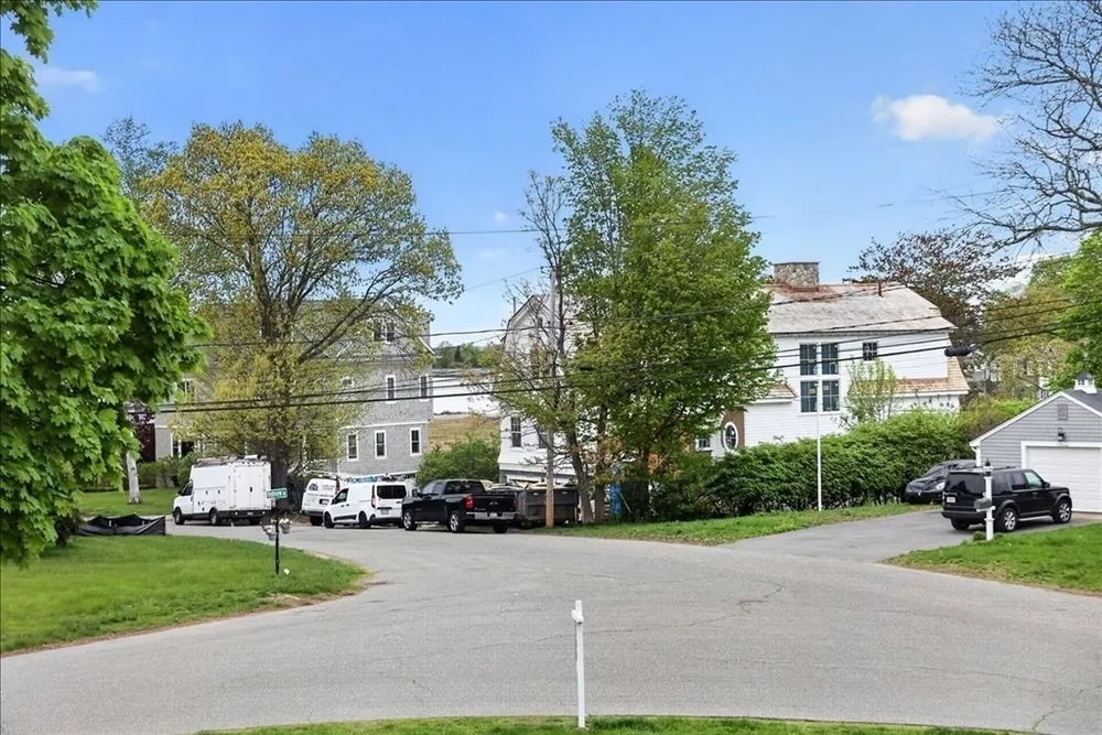 10 Ocean View Dr, Hingham, MA 02043