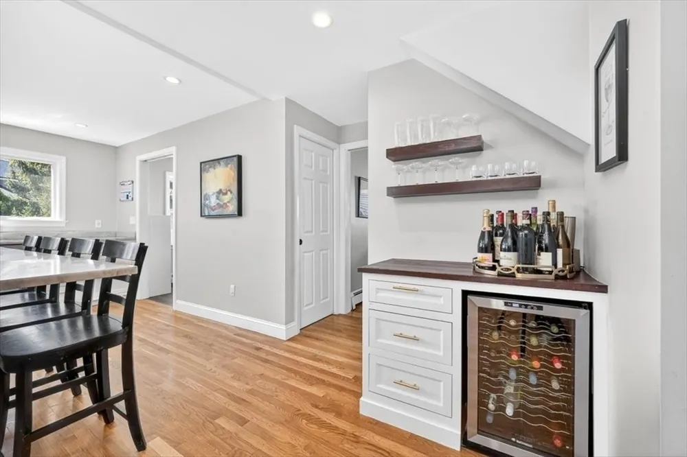 51 Elm St, Hingham, MA 02043