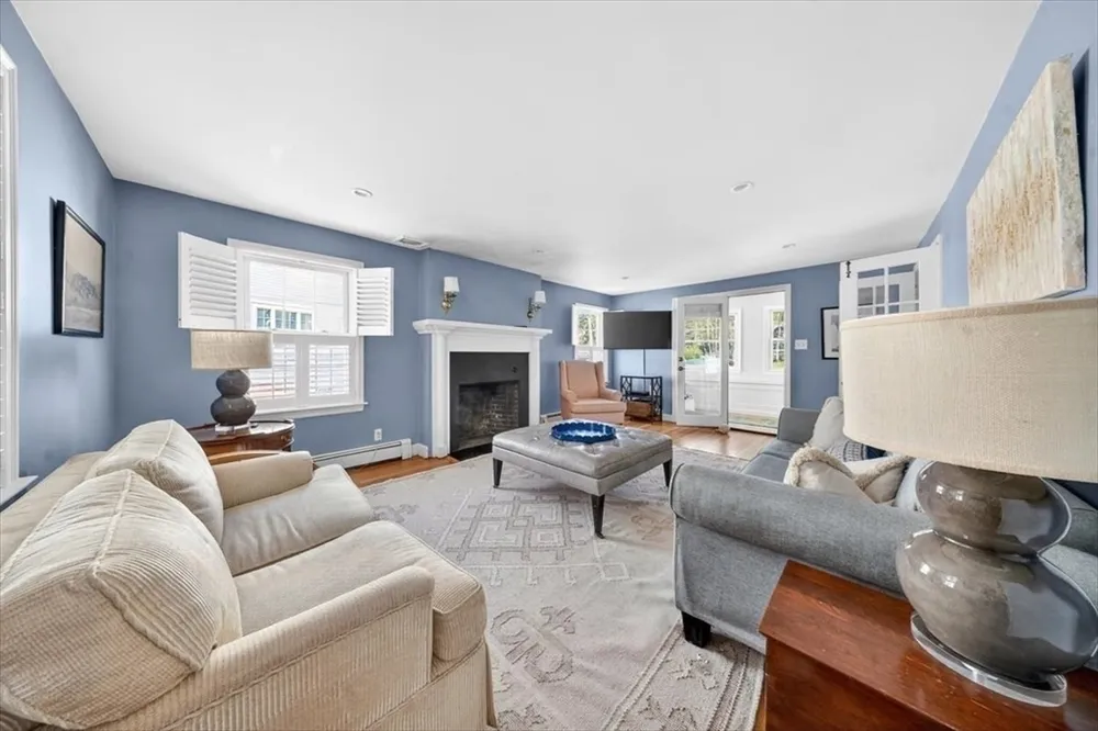 51 Elm St, Hingham, MA 02043