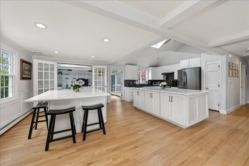 10 Ocean View Dr, Hingham, MA 02043