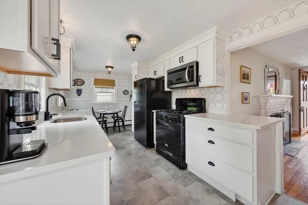 26 Coolidge Ave, Weymouth, MA 02188
